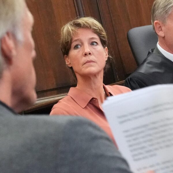 Tränen-Ausbruch im Gerichtssaal! Sie spricht erstmals über Entführungs-Vorwürfe