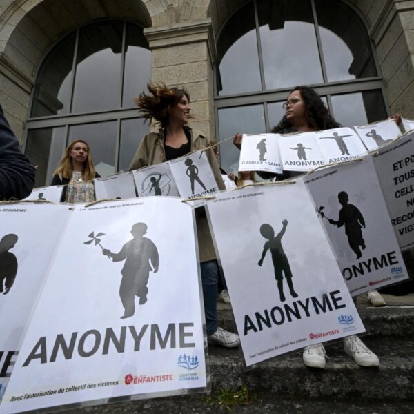 Arzt in Frankreich nach Geständnis zu Höchststrafe verurteilt