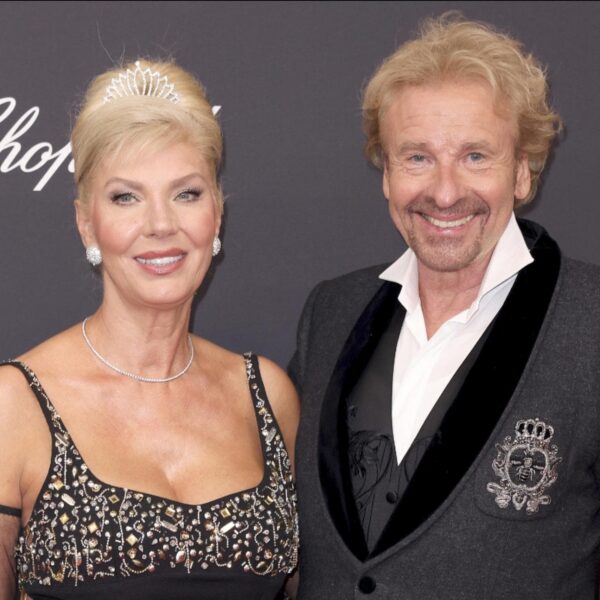 Das ist seine Freundin Karina Mroß!