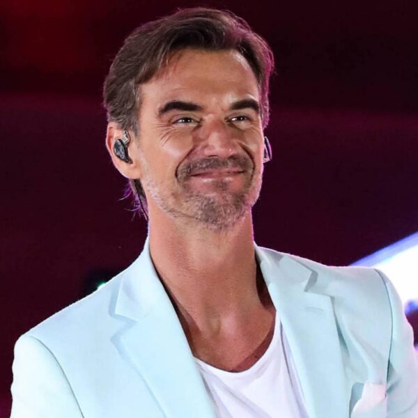 Wer ist die Frau an seiner Seite?