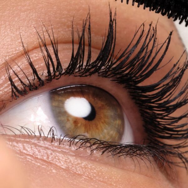 Diese Wimperntusche macht die Wimpern satte 70% länger