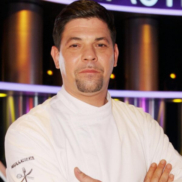 Wer ist die Frau an seiner Seite?