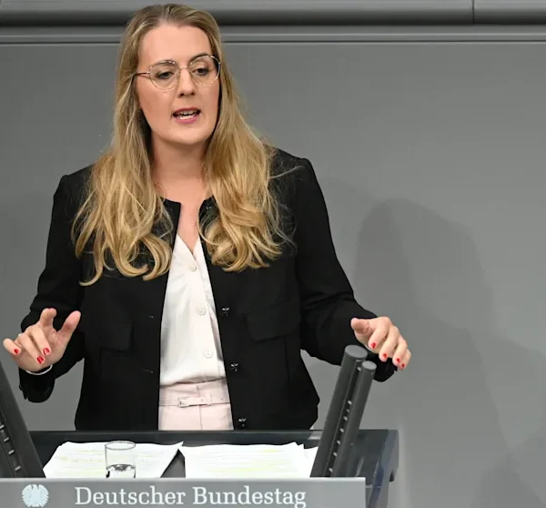 Arbeiten wir wenig, weil sich mehr Arbeit kaum lohnt? | Politik