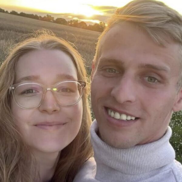 “Ein Moment nur für uns” – Christopher und Pauline teilen erstes Liebes-Selfie