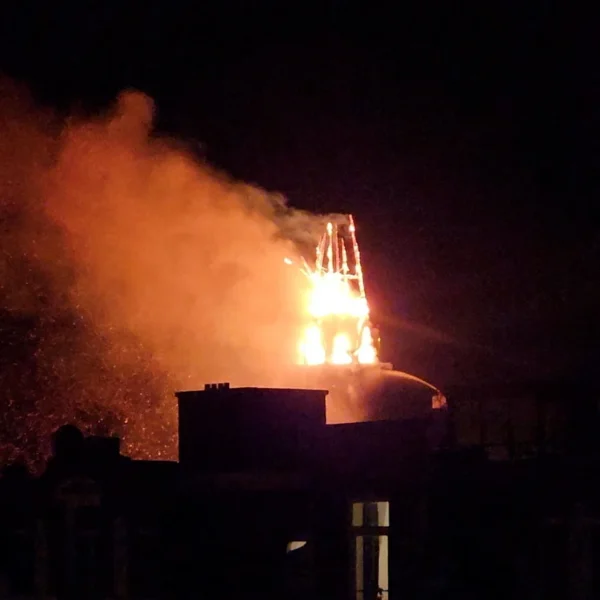 Inferno in Amsterdam zu Silvester! Kirche brennt lichterloh | News