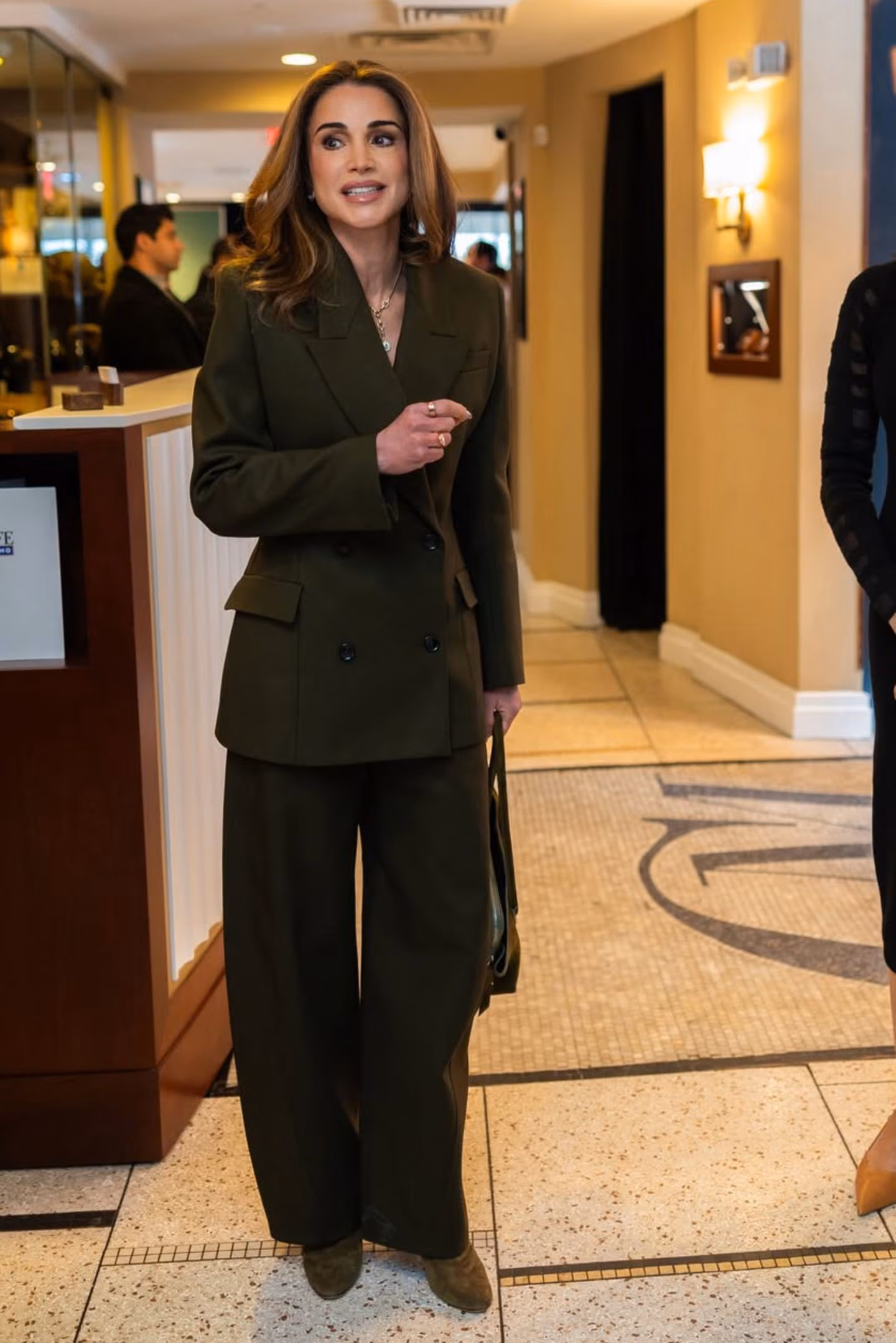 Königin Rania: Beim Treffen mit Usha Vance beweist Königin Rania ihr Fashion-Know-how