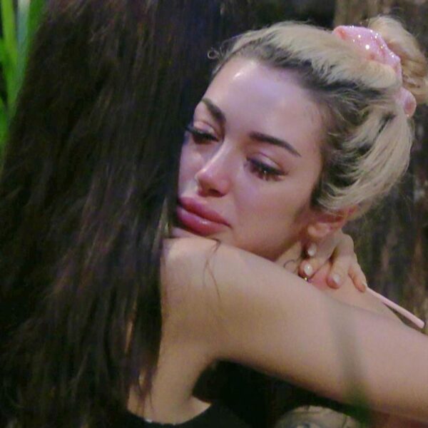 Sie weint im Dschungelcamp um ihren verstorbenen Vater