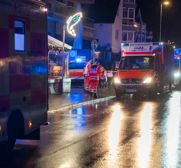 Timmendorfer Strand: Großeinsatz! Mehrere Restaurant-Gäste verletzt in Klinik | Regional