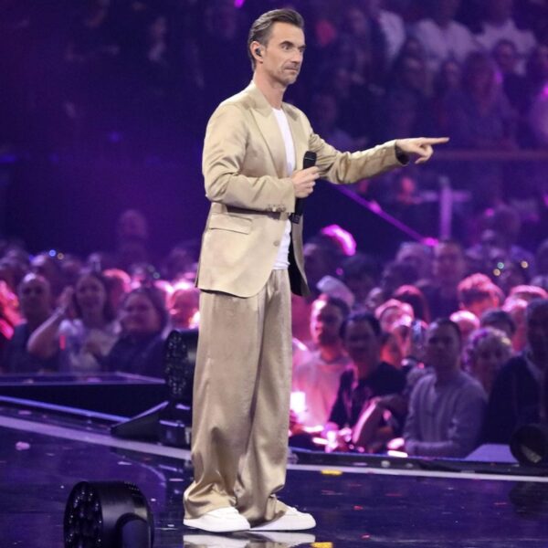 “Warum trägt Flori einen Satin-Pyjama?” – Spott für “Schlagerchampions”-Outfit