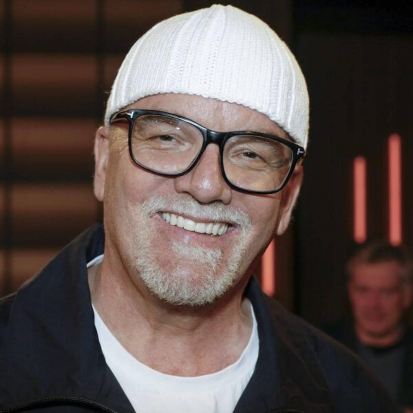 So sieht er ohne Mütze aus